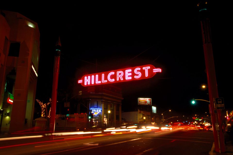 在圣地亚哥的霓虹灯段划分“Hillcrest”