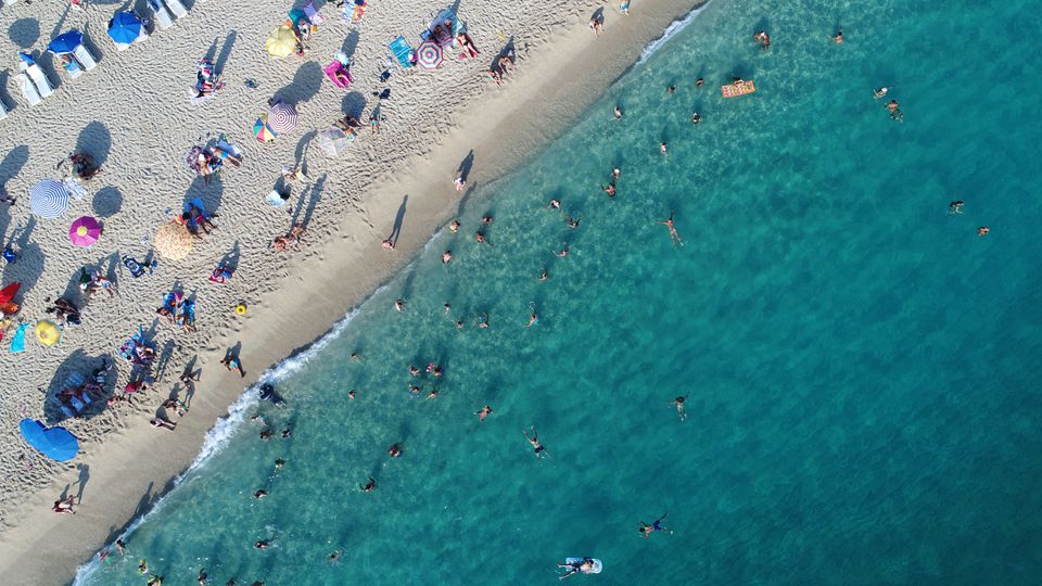 夏季海滩鸟瞰图