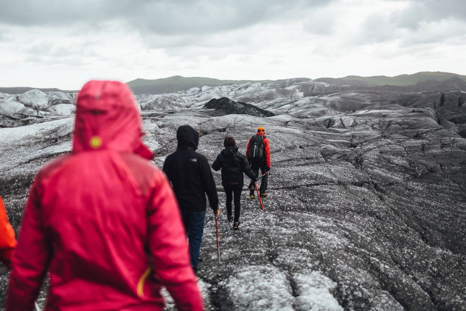 冰岛Svínafellsjökull冰川徒步旅行团。