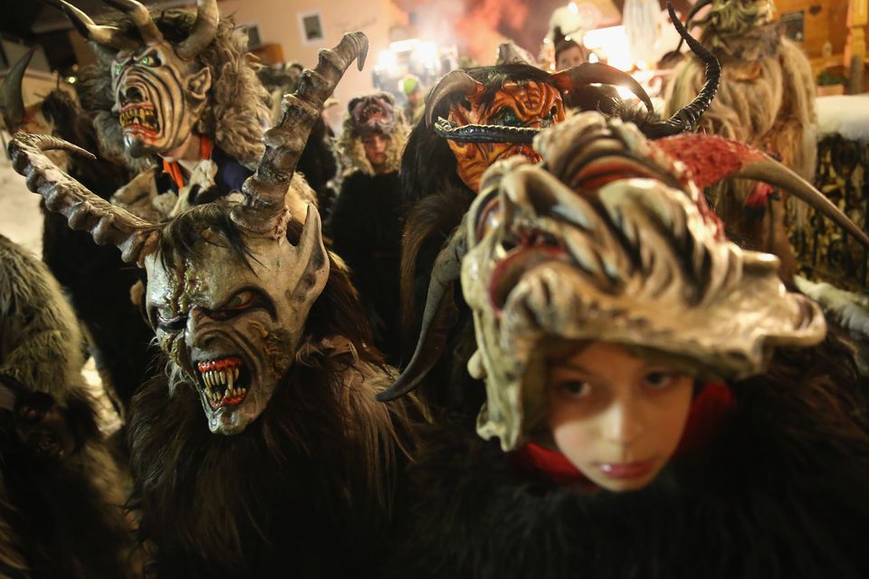 Krampus生物游行，寻找在奥地利的Neustift Im Im Im tubaital中寻找坏孩子