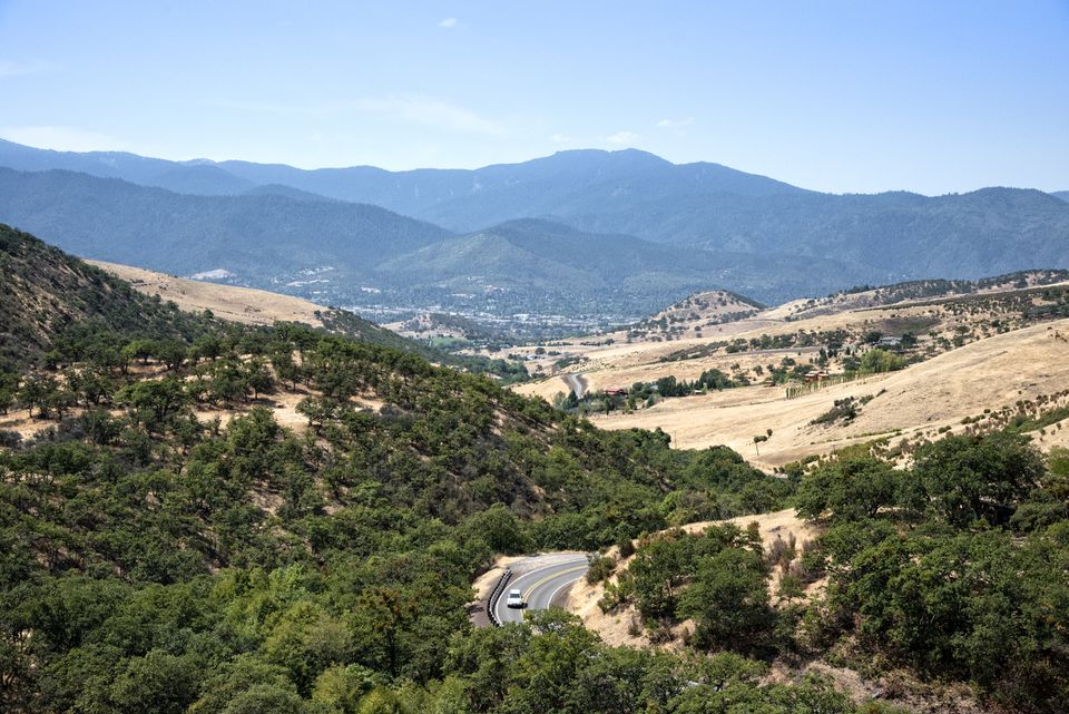 在亚什兰附近的绵延山和路