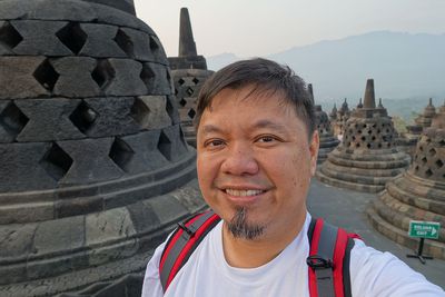 Mike Aquino在印度尼西亚的Borobudur