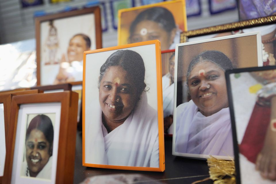 '拥抱圣徒'Mata Amritanandamayi