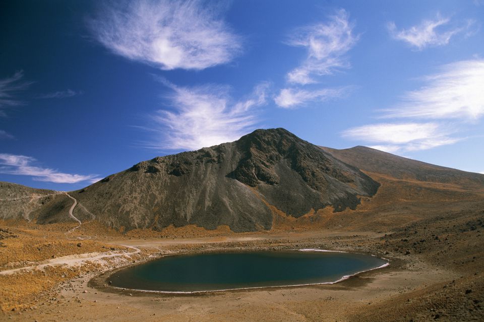 湖在尼沃多德托卢卡火山