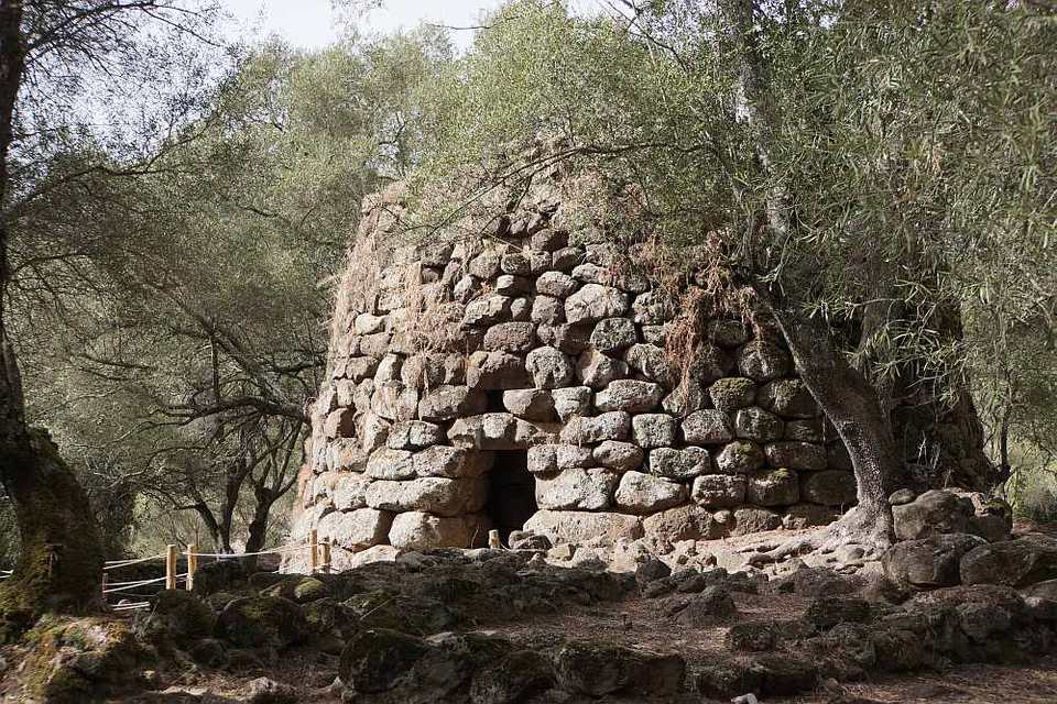 撒丁岛保利拉蒂诺圣克里斯汀娜的Nuraghe