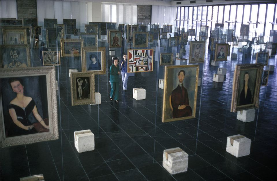 Modigliani和其他人在Museu de Sao Paulo，Brazil，大约1990年。