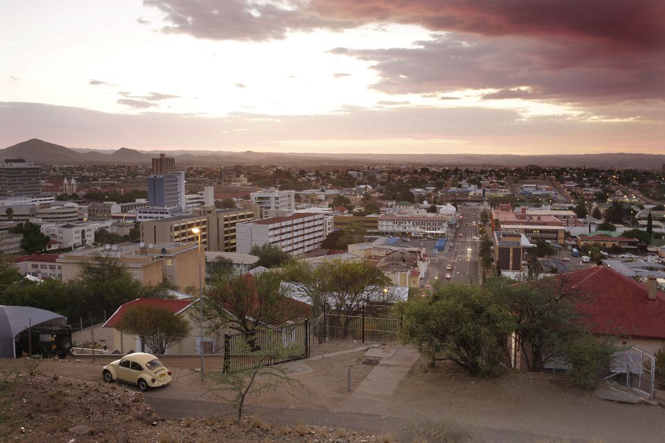 在Windhoek，Windhoek，纳米比亚，非洲的晚上视图