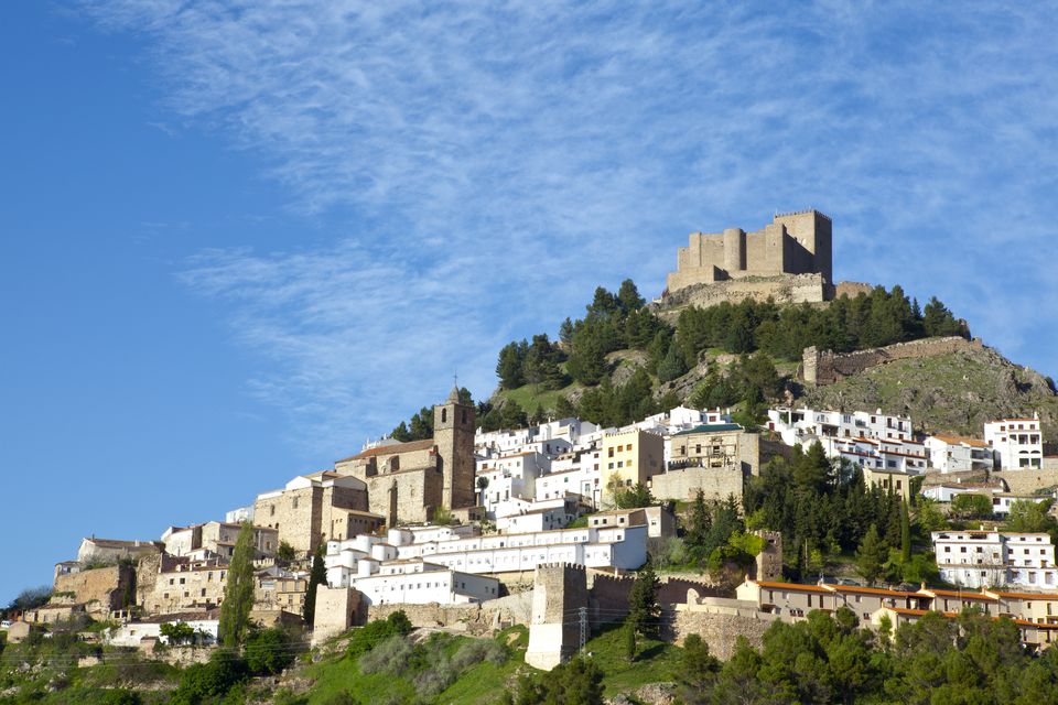 Segura de la Sierra，jaen省，安达卢西亚，西班牙戏剧性山顶村庄