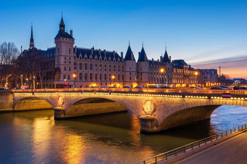 Conciergerie et Pont AU更改