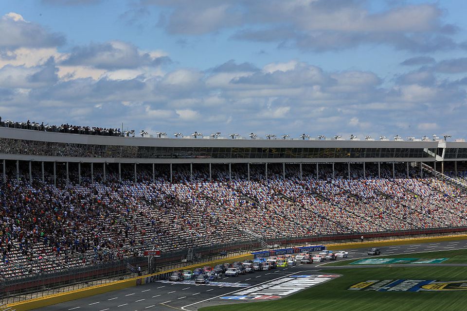 在NASCAR野营世界卡车系列北卡罗来纳教育彩票200的轨道的一般看法在2016年5月21日在夏洛特，北卡罗来纳州的夏洛特汽车速度