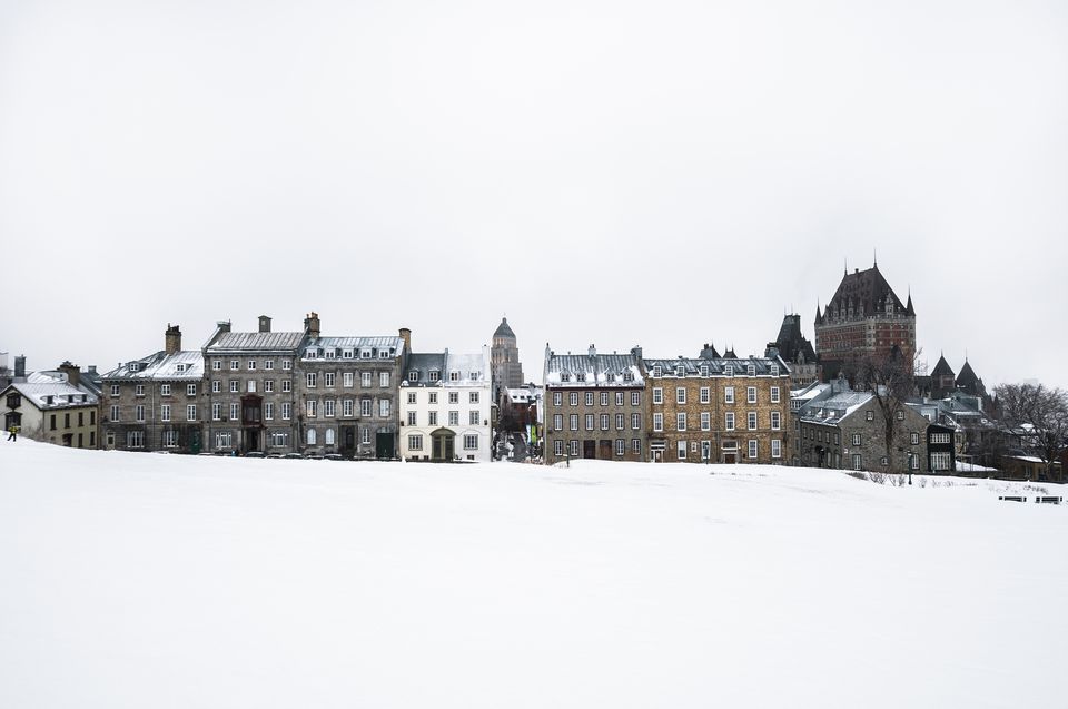 加拿大魁北克市，白雪覆盖的公园和老城